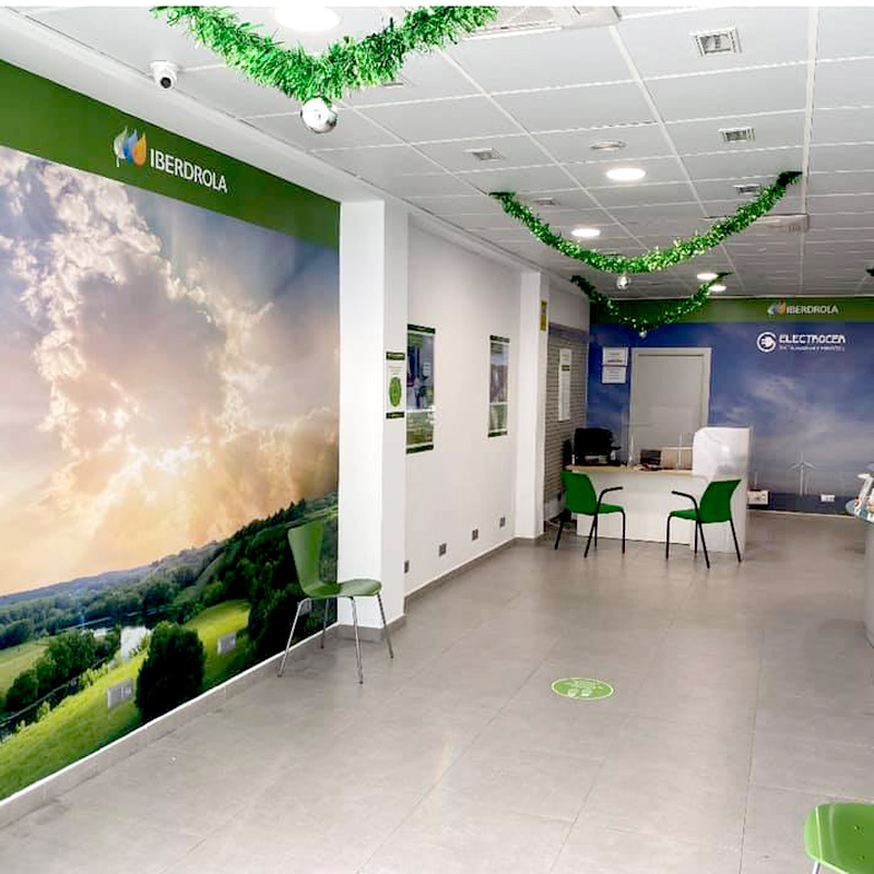 Zona de espera y atención personalizada para clientes de Iberdrola