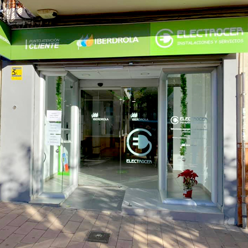 Entrada principal al Punto de Atención de Iberdrola en Valencia - Electrocer